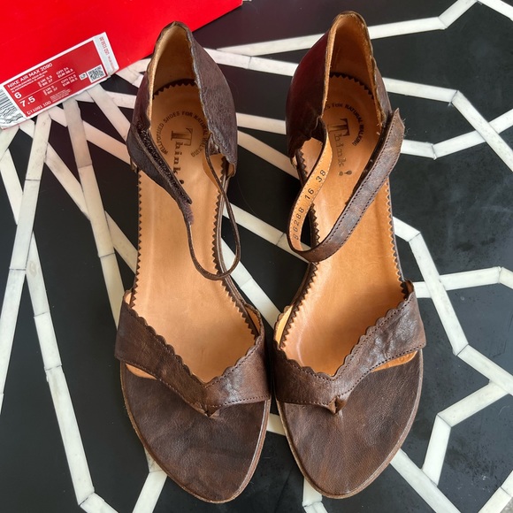 Think! Italian Brown Leather Kitten Heel Non Slip Sole Thong Ankle Strap Sandals - Picture 3 of 12